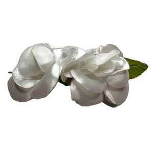 3/$15 or 5/$20 White flower barrette